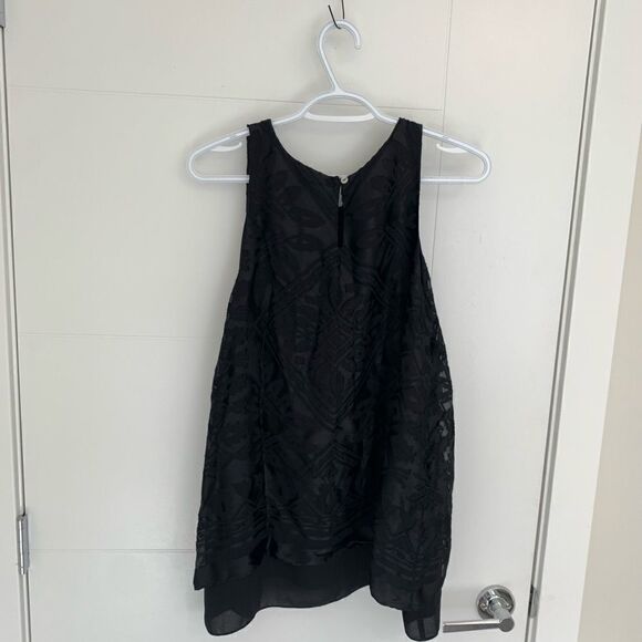 𝅺🌸3 for $30🌸 Max Edition Floral Lacey Sleeveless Blouse - Picture 4 of 4